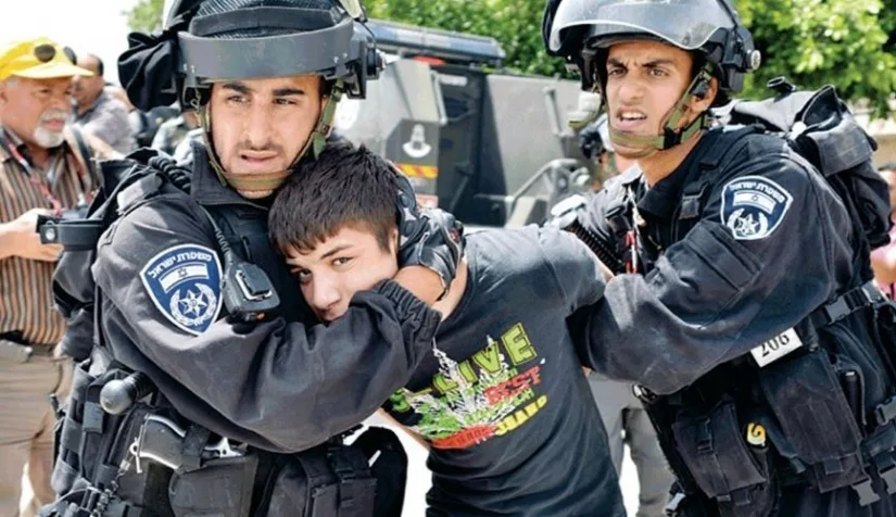 الحبس المنزلي للأطفال.. كيف تعاقب “إسرائيل” الأسرة بكاملها؟