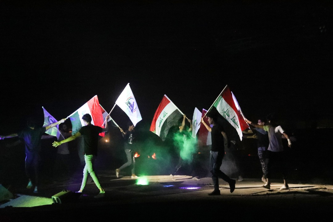 استعراض على دكة المسرح