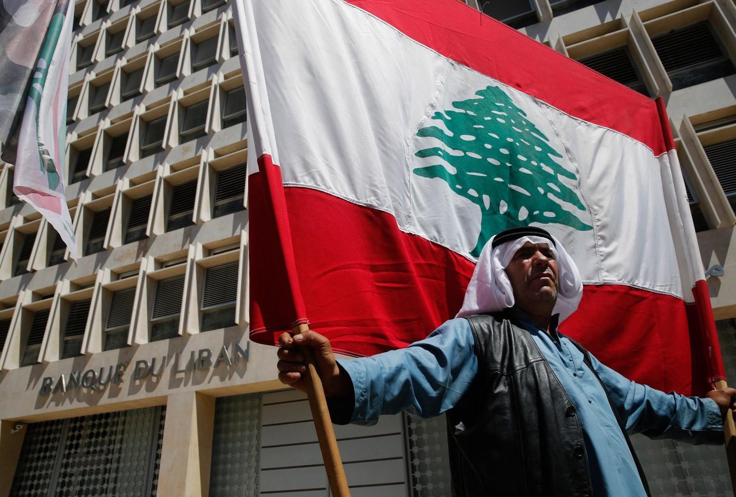 الأزمة في لبنان بين عقم البحث الأكاديمي ومسار الصراع في المنطقة