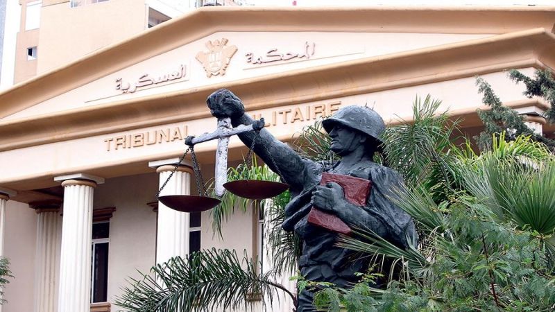 عملاء في قبضة القانون