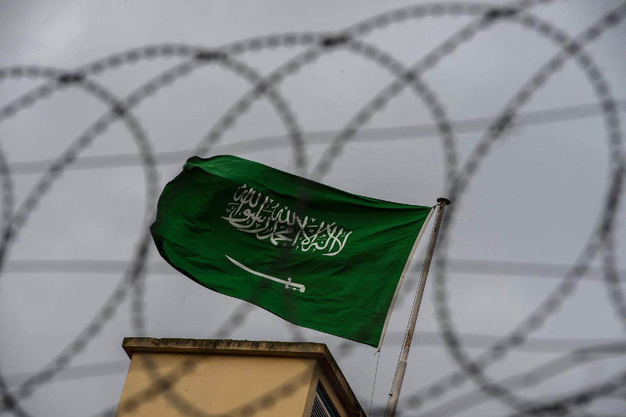 نكسات السعودية الثلاث في لبنان تثقل كاهل الحميدان