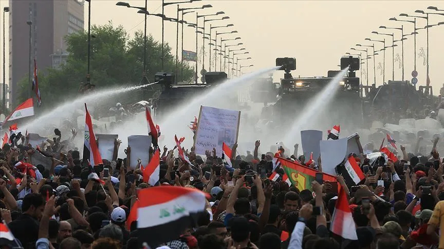 من بغداد إلى بيروت رحلة تشرينية ببوسطة واحدة