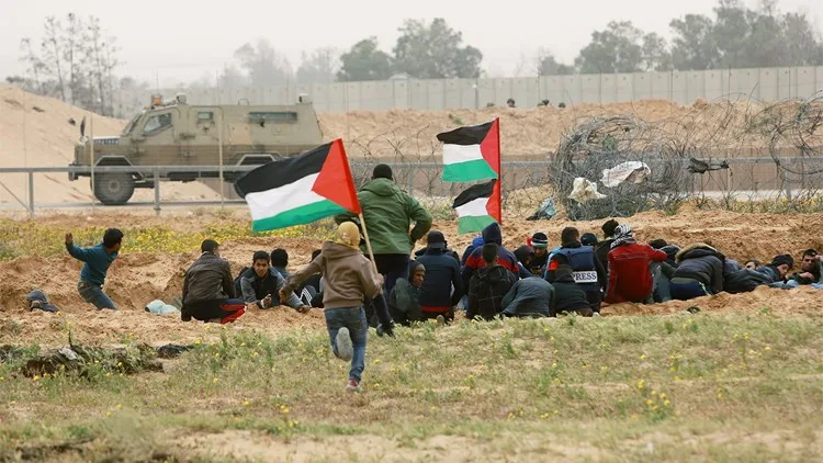 “هآرتس”: قوة الفلسطينيين ليست إرهاباً