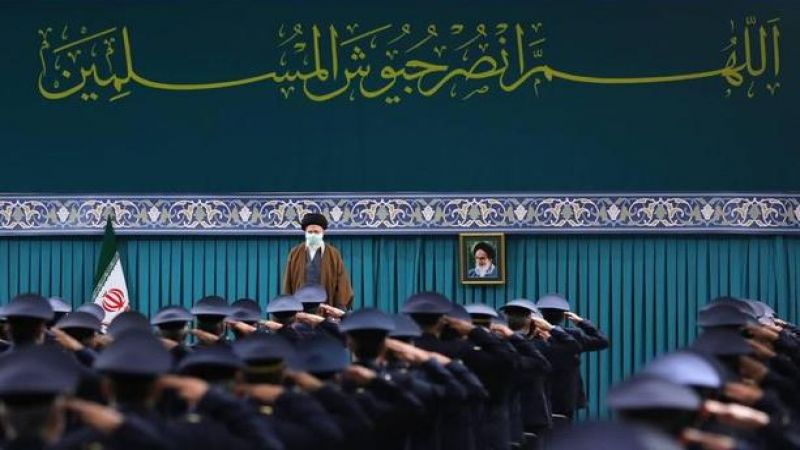 القائد يأمر بالهجوم المركّب، والتركيبة الهجومية جاهزة