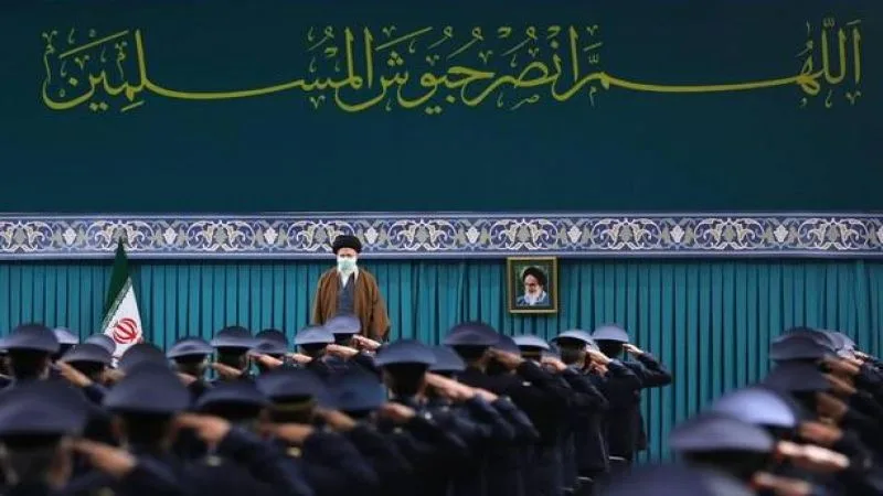 القائد يأمر بالهجوم المركّب، والتركيبة الهجومية جاهزة