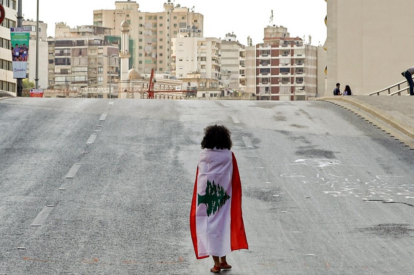 حين يكون الفقر في الوطن غربة