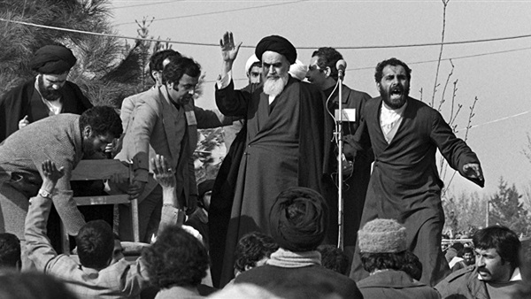 الثورة وتصديرها في إطار الدولة