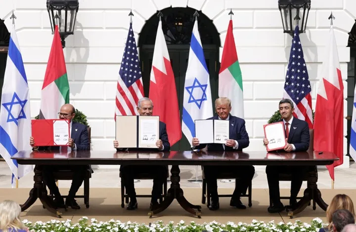 الدول العربية بين الكرامة والعمالة