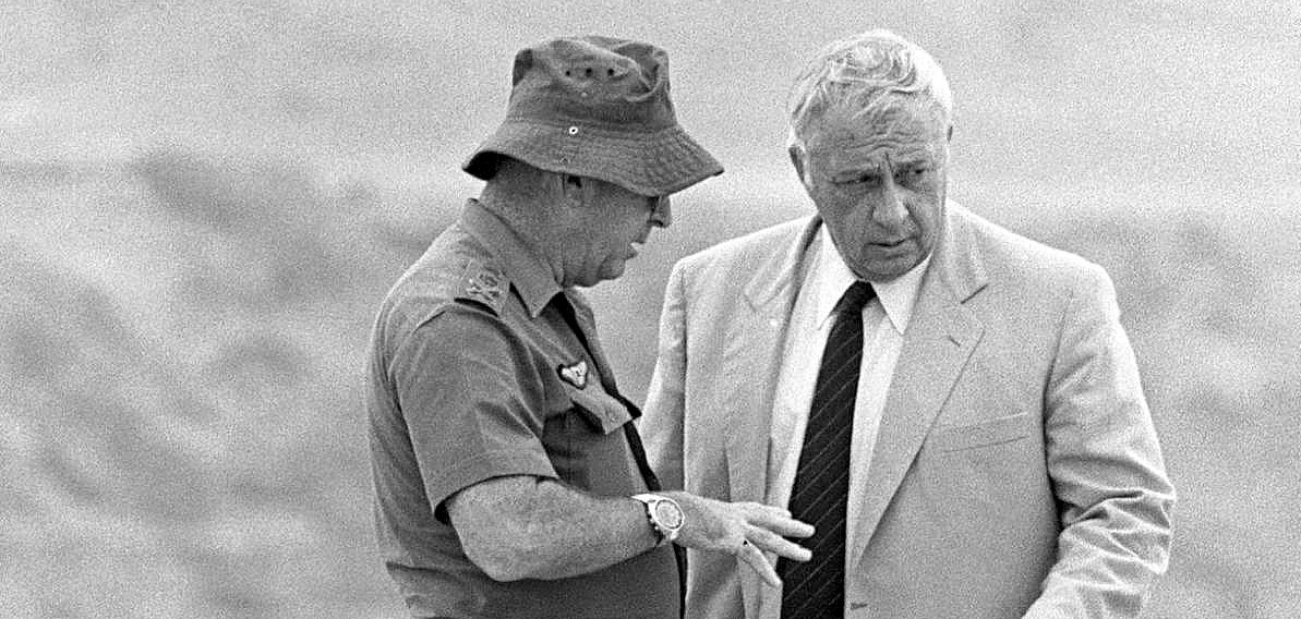 كتاب إسرائيلي: شارون خطّط بـ1982 لاحتلال دمشق…