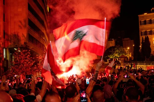 احتجاجات 17 تشرين 2019: أزماتها وتأثيرها على الوضع الاقتصادي والأمني والسياسي في لبنان