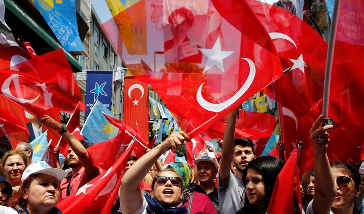 تركيا إلى الانتخابات… معسكران أم أكثر؟