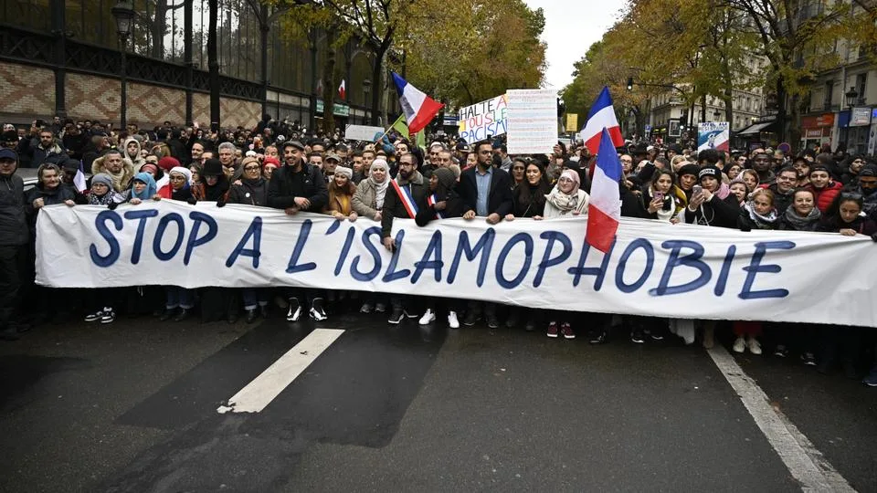 هل شرعت أوروبا الإسلاموفوبيا؟