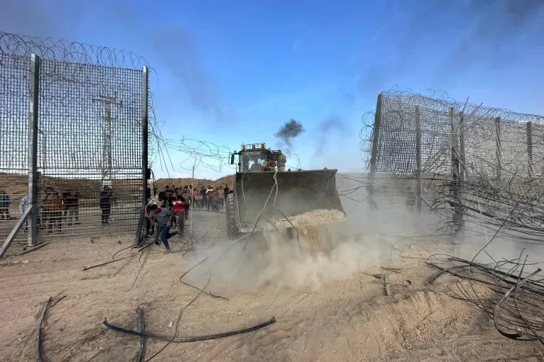 المقاومة الفلسطينية تضع اللبنة الأولى للتحرير بـ”عملية طوفان الأقصى”