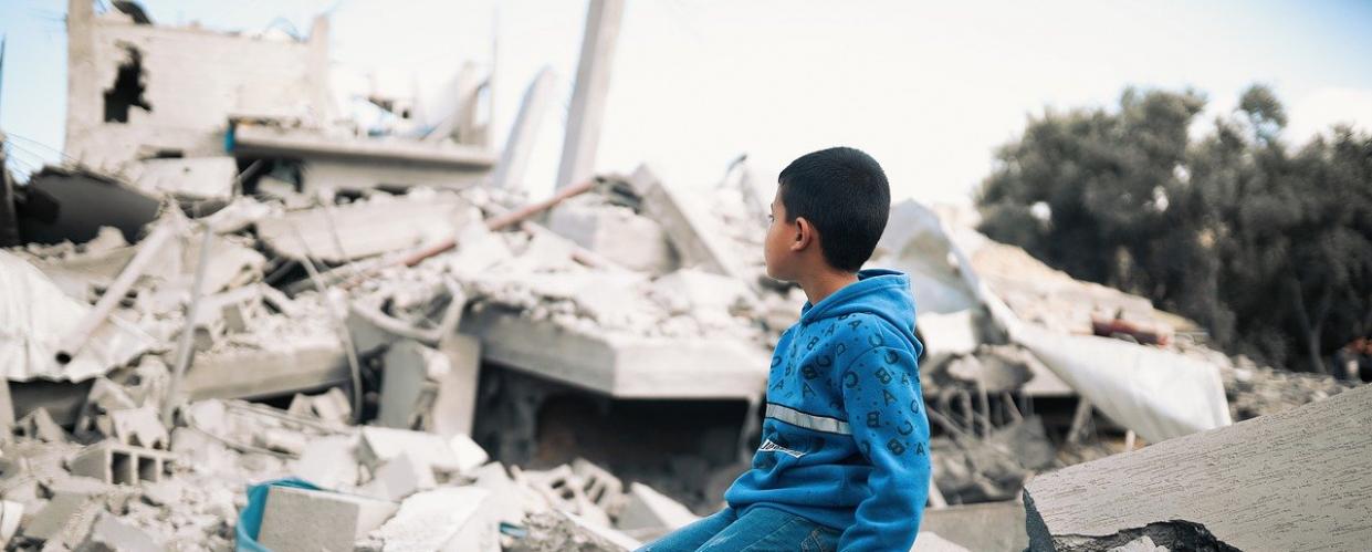 من الشجاعية إلى المواصي: جيش الاحتلال لا يترك مكانًا آمنًا