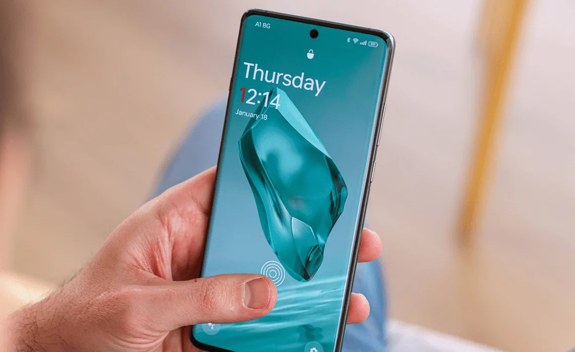 تفاصيل سعة البطارية وقدرة الشحن في هاتف OnePlus 13 المرتقب