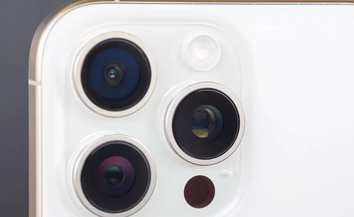 LG هي المورد الأول لكاميرة telephoto في هواتف iPhone 16 Pro
