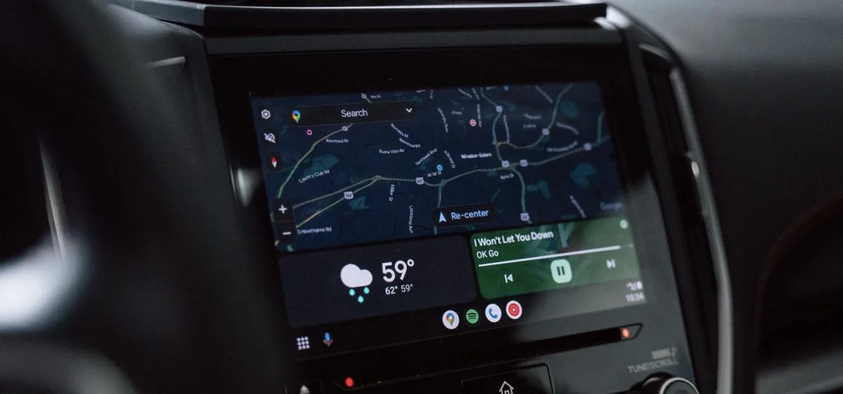 ‏Android Auto يقوم بإعداد دعم Gemini Live وعناصر التحكم في الوسائط المحلية إلى جانب الراديو