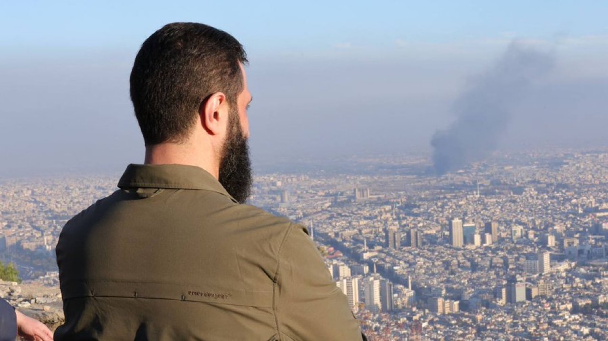 بين التطبيع المستتر وحسابات البقاء: قراءة في سكوت هيئة الجولاني عن “إسرائيل”