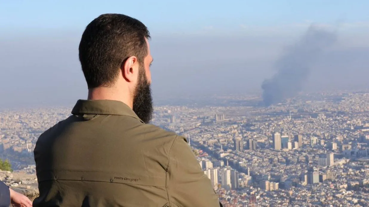 بين التطبيع المستتر وحسابات البقاء: قراءة في سكوت هيئة الجولاني عن “إسرائيل”