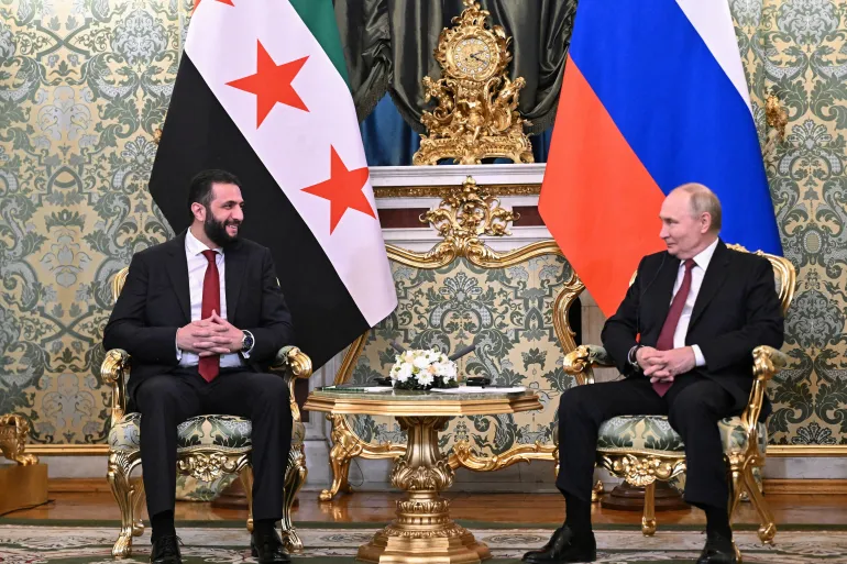 الزيارة السورية إلى موسكو: بحث عن مظلّة روسية وتوازن ميداني مفقود
