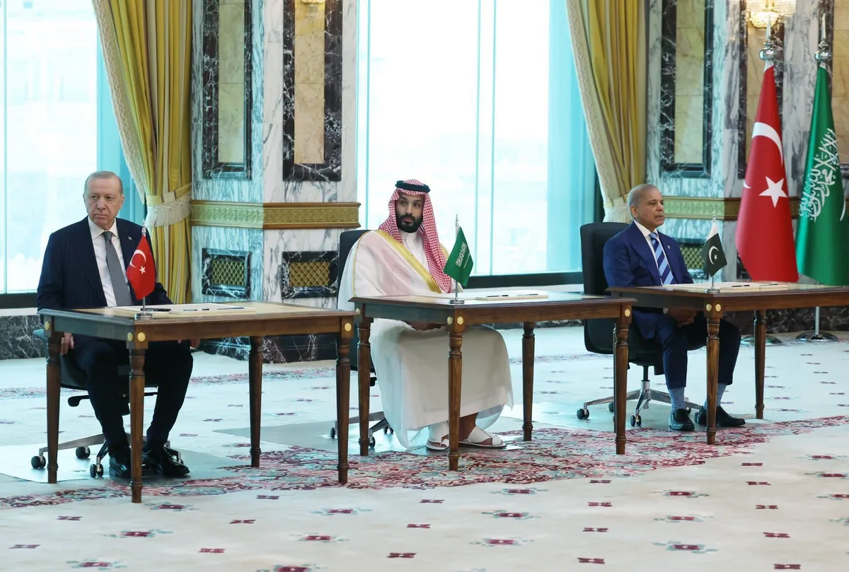 السعودية وتركيا وباكستان تؤسس تحالفاً دفاعياً وتحدّ من الاعتماد على واشنطن